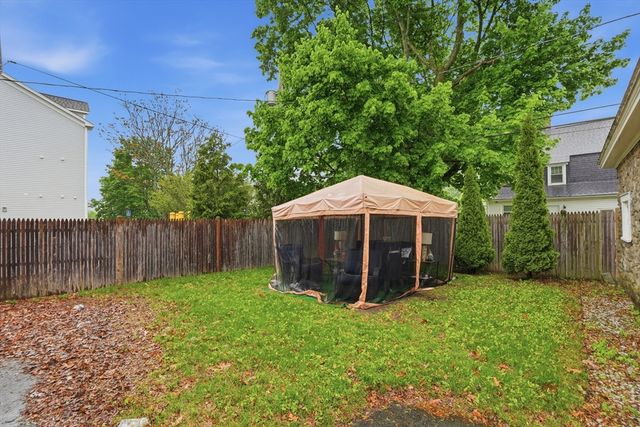 8 Carver Street, Worcester, MA 01604
