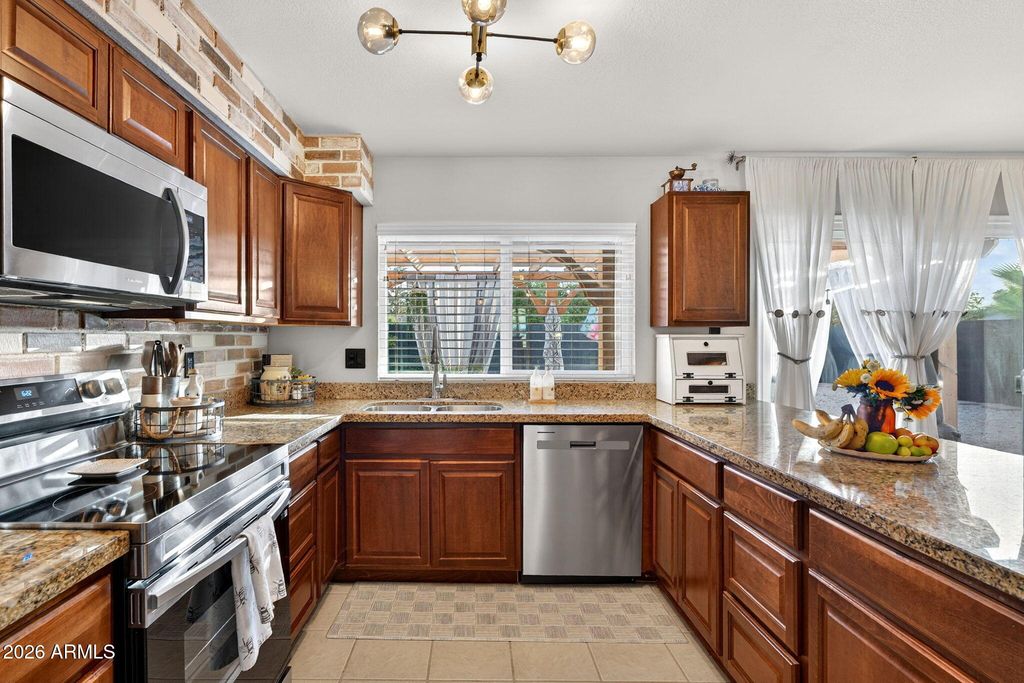 Image 11 of property listing at 2512 S EVERGREEN Road, Tempe, AZ 85282