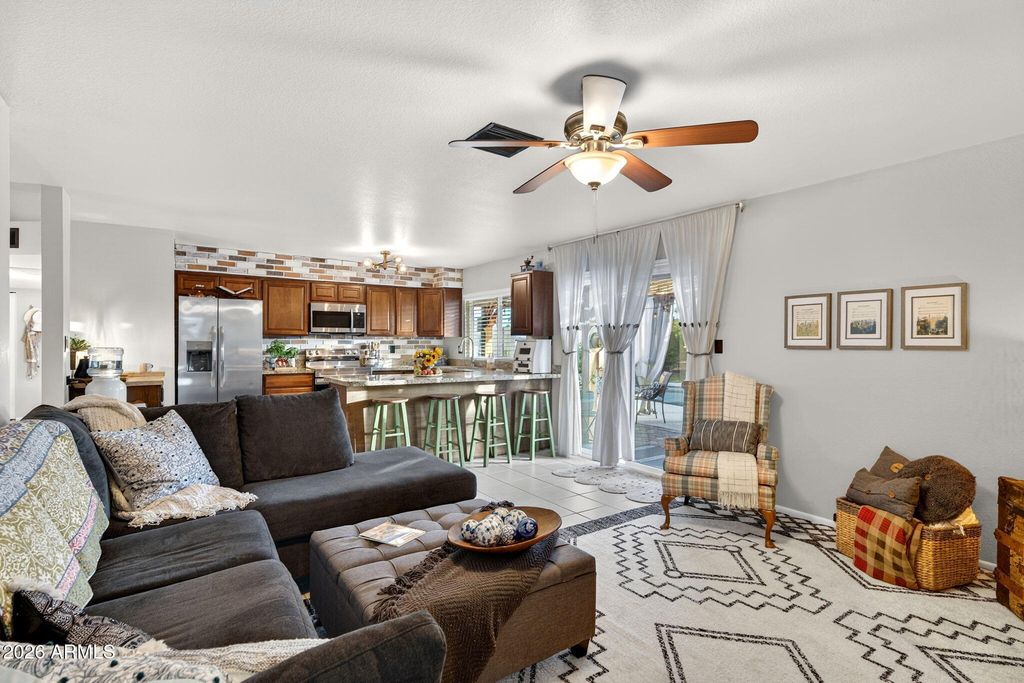 Image 8 of property listing at 2512 S EVERGREEN Road, Tempe, AZ 85282