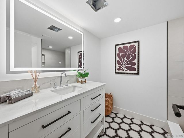 6622 S Olive Court, Centennial, CO 80111