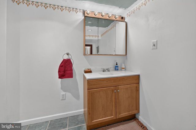 555 PENNSYLVANIA AVE, Franklinville, NJ 08322