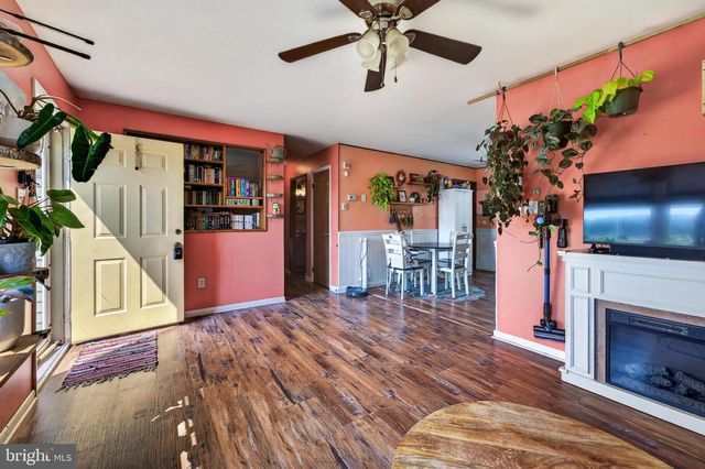 555 PENNSYLVANIA AVE, Franklinville, NJ 08322