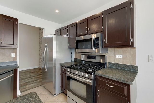 9724 W Creek Road E2, Palos Park, IL 60464