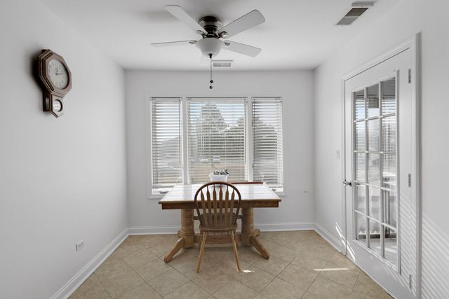 9724 W Creek Road E2, Palos Park, IL 60464