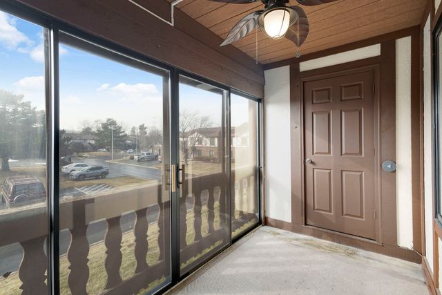 9724 W Creek Road E2, Palos Park, IL 60464