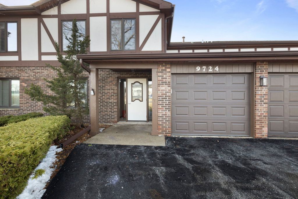 9724 W Creek Road E2, Palos Park, IL 60464