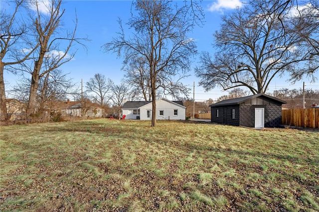 2018 James Downey Road, Independence, MO 64057