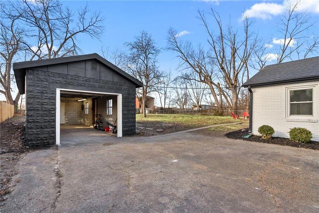 2018 James Downey Road, Independence, MO 64057