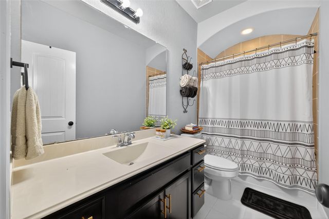 1010 Fairway Drive, La Porte, TX 77571