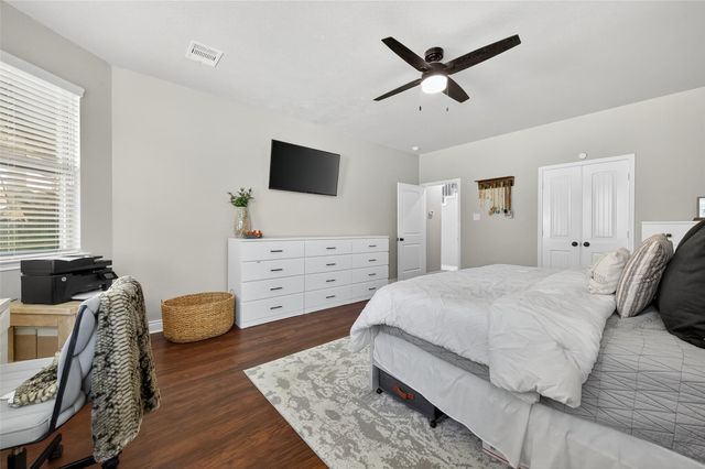 1010 Fairway Drive, La Porte, TX 77571