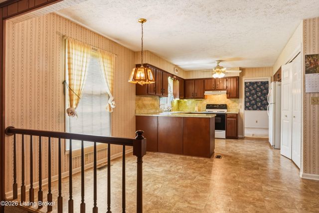 355 Knobview Dr, Shelbyville, KY 40065
