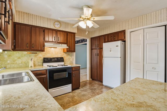 355 Knobview Dr, Shelbyville, KY 40065