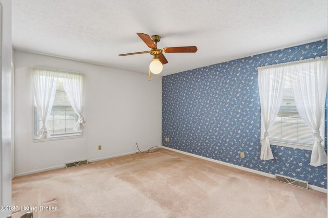 355 Knobview Dr, Shelbyville, KY 40065