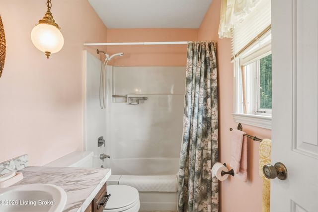 355 Knobview Dr, Shelbyville, KY 40065