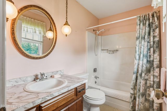355 Knobview Dr, Shelbyville, KY 40065