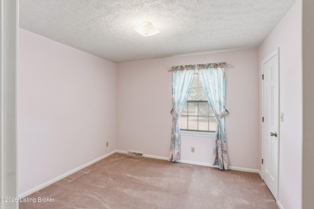 355 Knobview Dr, Shelbyville, KY 40065