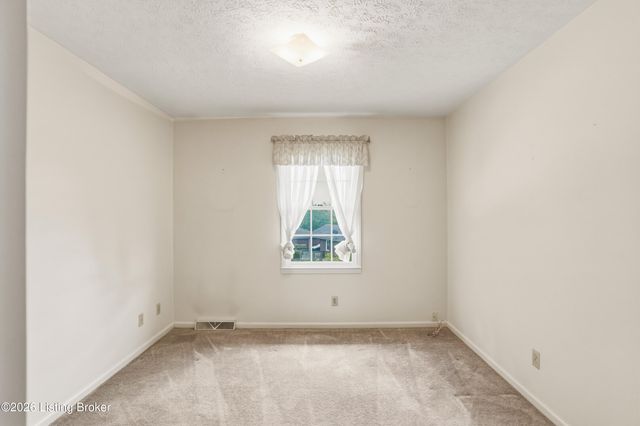 355 Knobview Dr, Shelbyville, KY 40065