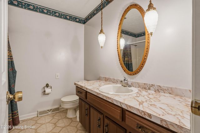 355 Knobview Dr, Shelbyville, KY 40065