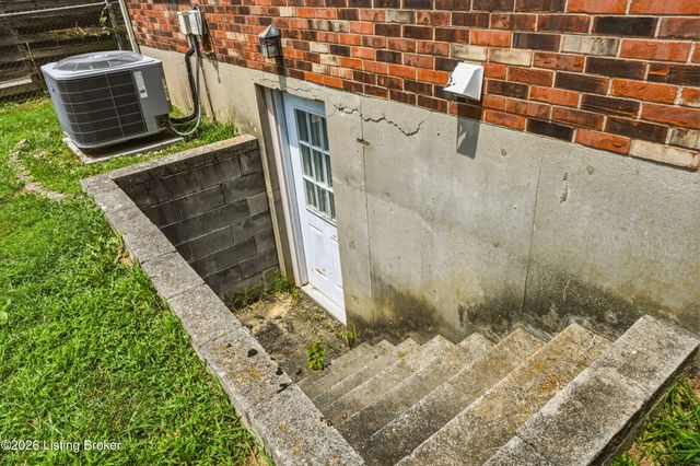 355 Knobview Dr, Shelbyville, KY 40065