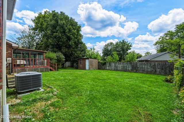 355 Knobview Dr, Shelbyville, KY 40065