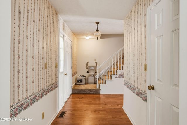 355 Knobview Dr, Shelbyville, KY 40065