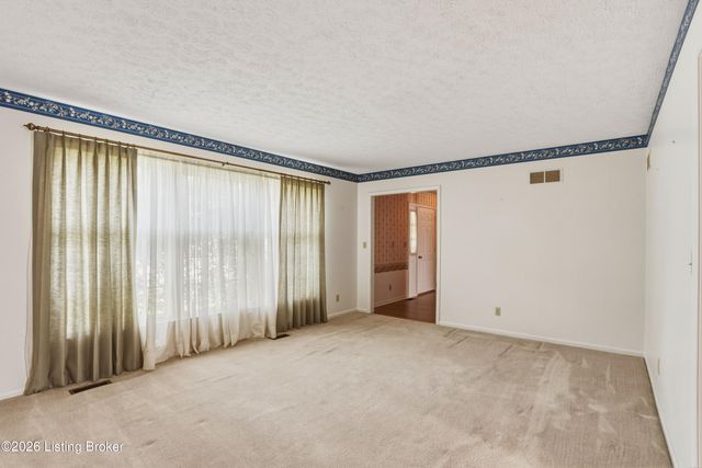 355 Knobview Dr, Shelbyville, KY 40065