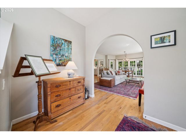 9931 Nw ABBEY Rd, Portland, OR 97229