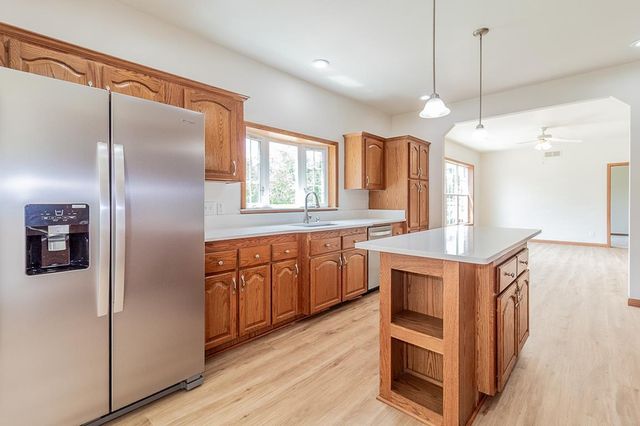 N4816 COUNTY ROAD B, New London, WI 54961