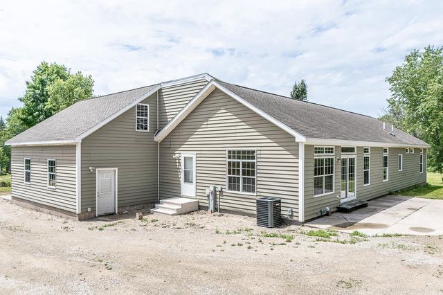N4816 COUNTY ROAD B, New London, WI 54961