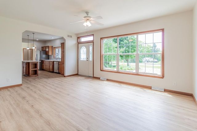 N4816 COUNTY ROAD B, New London, WI 54961