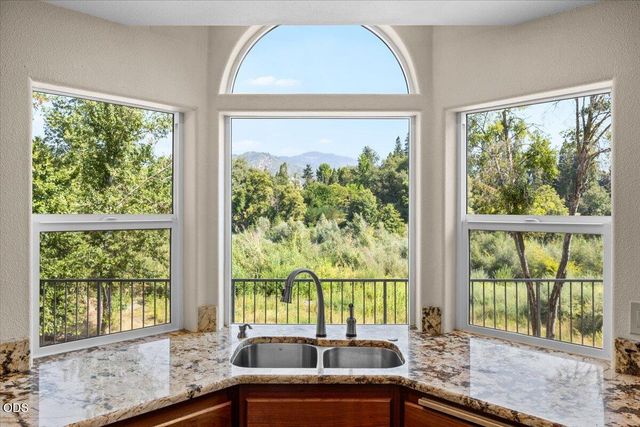 900 SE Mystic Drive, Grants Pass, OR 97527