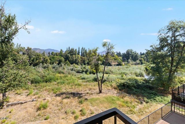 900 SE Mystic Drive, Grants Pass, OR 97527