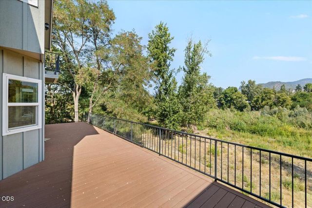 900 SE Mystic Drive, Grants Pass, OR 97527