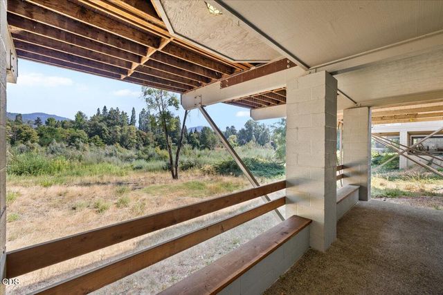 900 SE Mystic Drive, Grants Pass, OR 97527