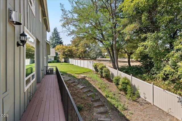 900 SE Mystic Drive, Grants Pass, OR 97527