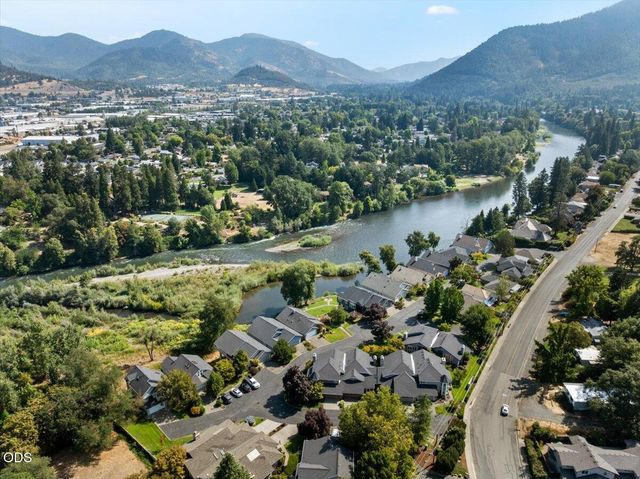900 SE Mystic Drive, Grants Pass, OR 97527