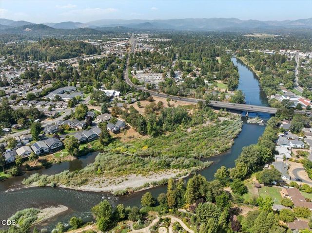 900 SE Mystic Drive, Grants Pass, OR 97527