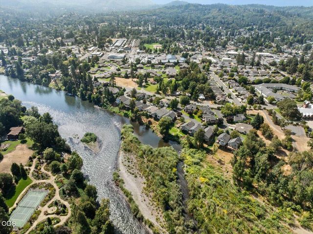 900 SE Mystic Drive, Grants Pass, OR 97527