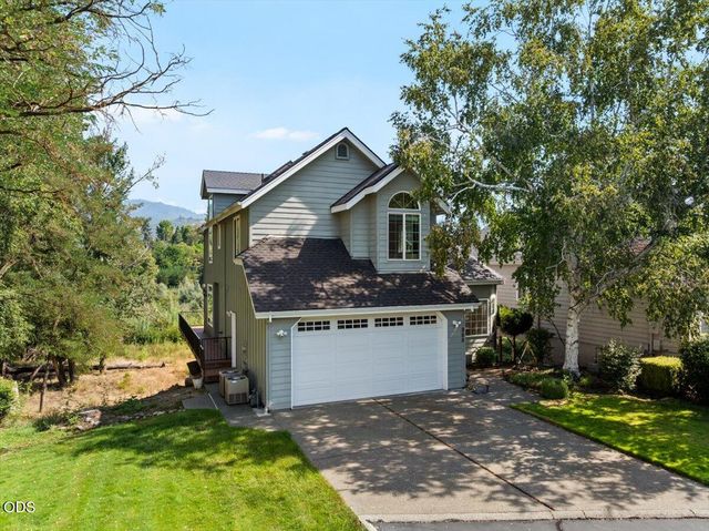 900 SE Mystic Drive, Grants Pass, OR 97527