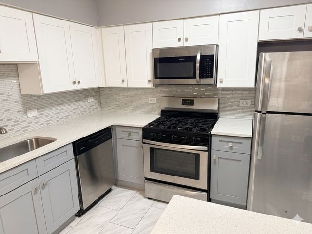 670 Marilyn Avenue 203, Glendale Heights, IL 60139