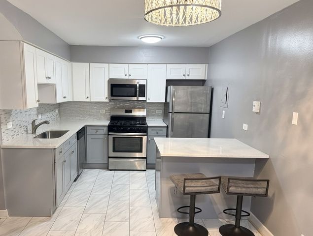 670 Marilyn Avenue 203, Glendale Heights, IL 60139