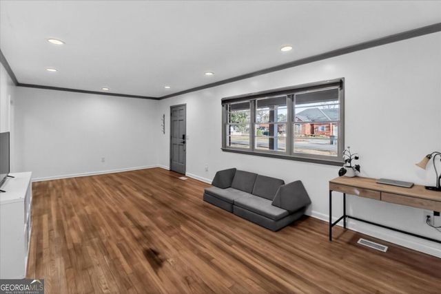 111 E Banks Street, Glennville, GA 30427