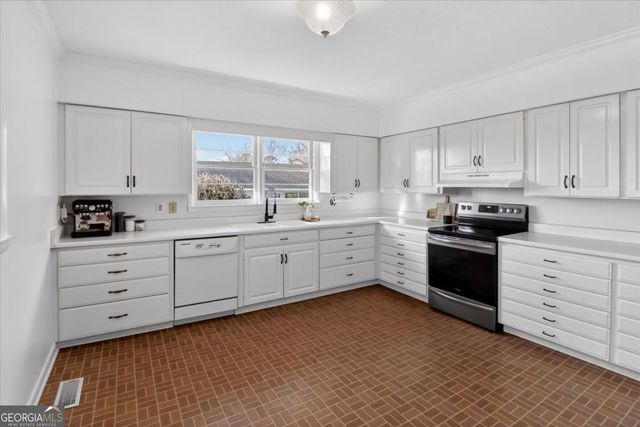 111 E Banks Street, Glennville, GA 30427