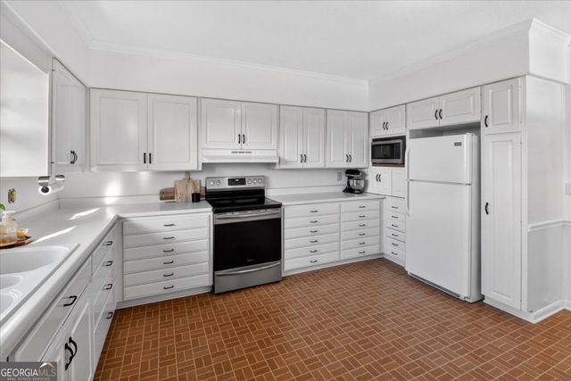 111 E Banks Street, Glennville, GA 30427