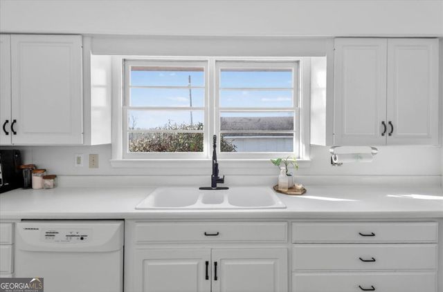 111 E Banks Street, Glennville, GA 30427