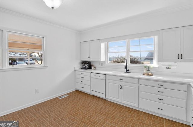 111 E Banks Street, Glennville, GA 30427