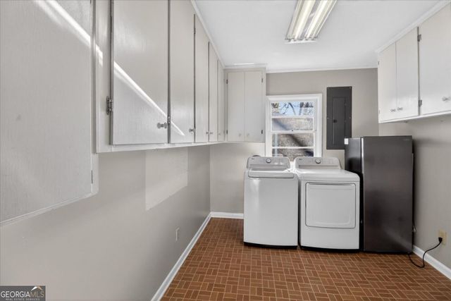 111 E Banks Street, Glennville, GA 30427