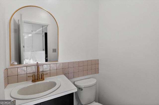 111 E Banks Street, Glennville, GA 30427