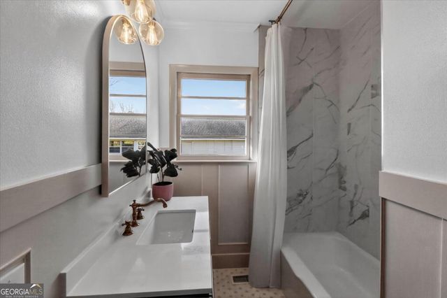 111 E Banks Street, Glennville, GA 30427