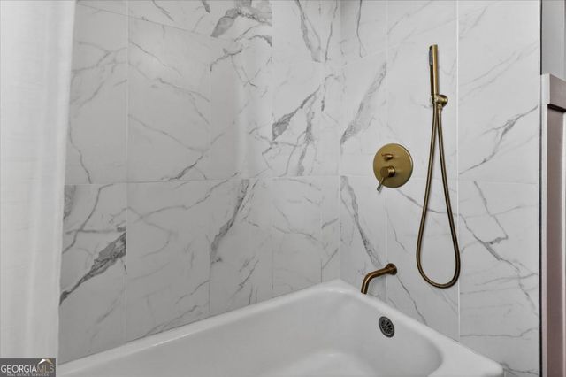 111 E Banks Street, Glennville, GA 30427